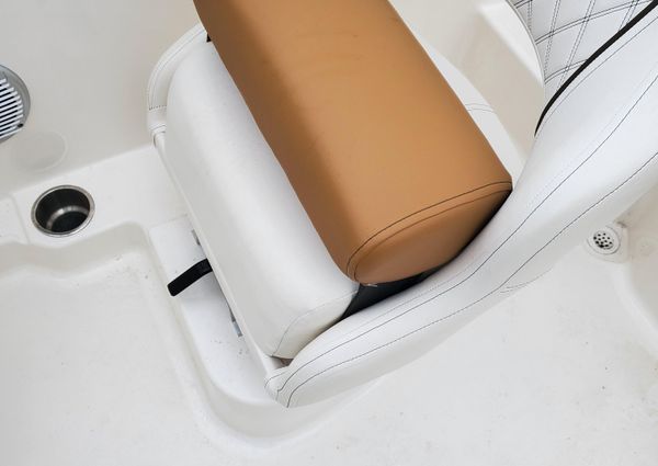 Bayliner DX-2000 image