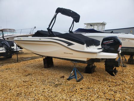 Bayliner DX-2000 image