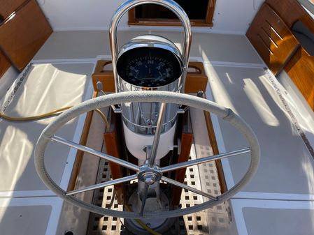 Hinckley Bermuda 40, MK III Sloop image