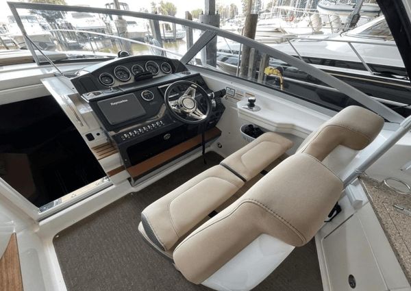 Sea Ray 350 Sundancer image