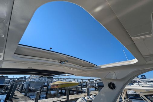 Sea Ray 350 Sundancer image