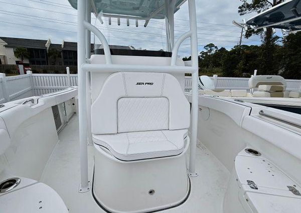 Sea-pro 222-CENTER-CONSOLE image