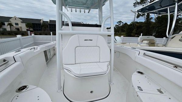 Sea-pro 222-CENTER-CONSOLE image