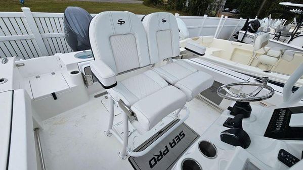 Sea-pro 222-CENTER-CONSOLE image