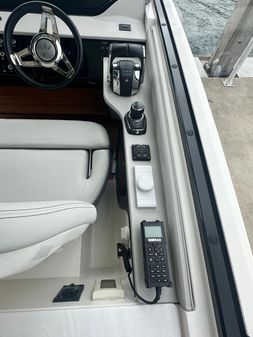 Sea Ray 370 OB image