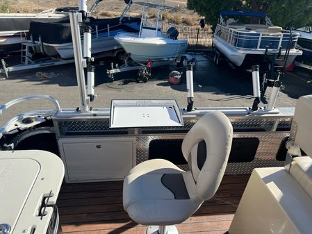 Qwest 822 Pro Fish & Cruise image