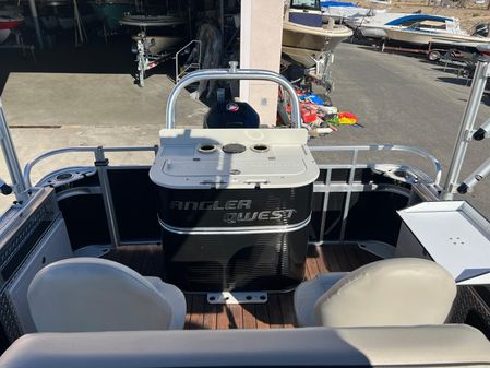 Qwest 822 Pro Fish & Cruise image