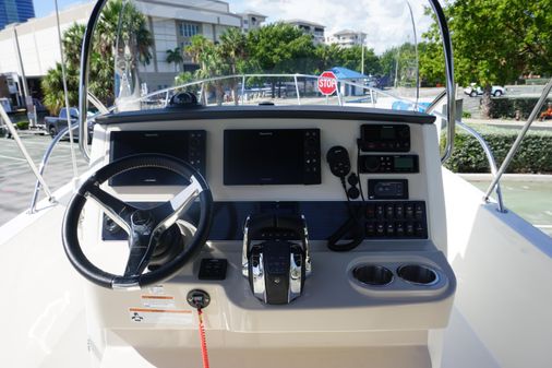 Boston Whaler 270 Dauntless image