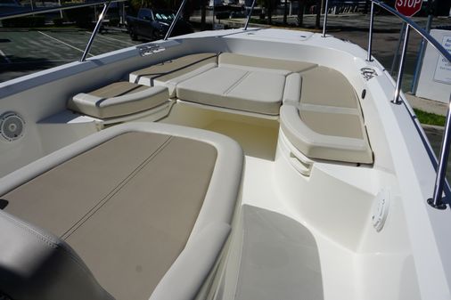 Boston Whaler 270 Dauntless image