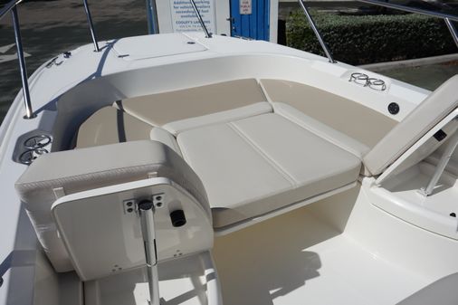 Boston Whaler 270 Dauntless image