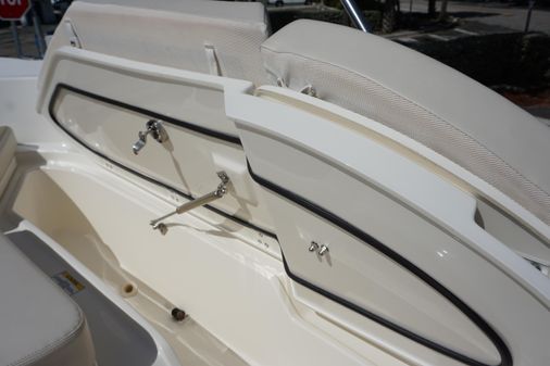 Boston Whaler 270 Dauntless image