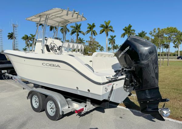 Cobia 237-CENTER-CONSOLE image