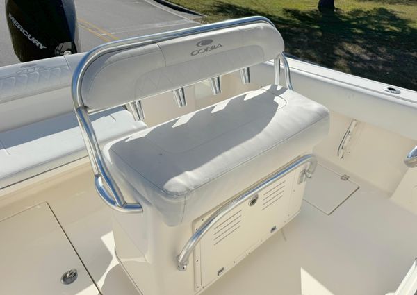 Cobia 237-CENTER-CONSOLE image