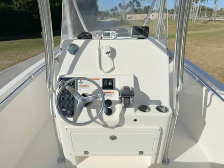 Cobia 237-CENTER-CONSOLE image