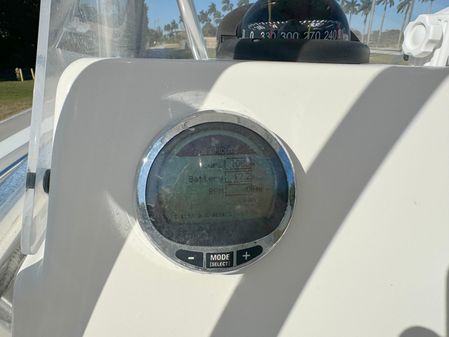 Cobia 237-CENTER-CONSOLE image