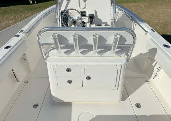 Cobia 237-CENTER-CONSOLE image