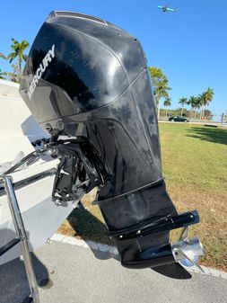 Cobia 237-CENTER-CONSOLE image