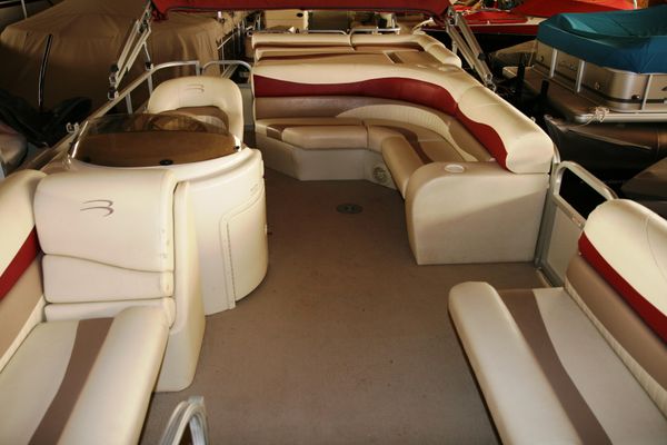 Bennington 2075GL - main image