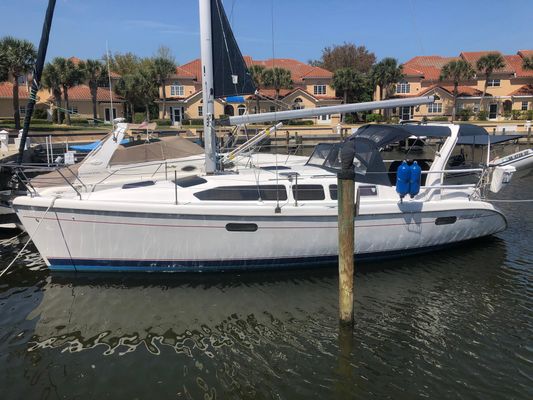 Hunter 340 - main image