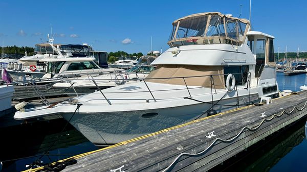 Carver 355 Aft Cabin