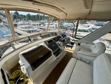 Carver 355-AFT-CABIN image