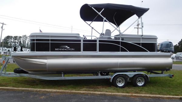 Bennington 22 SVSR
