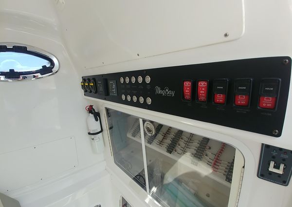 Mag-bay 33-CENTER-CONSOLE image