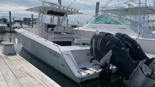 Venture 34 Cuddy