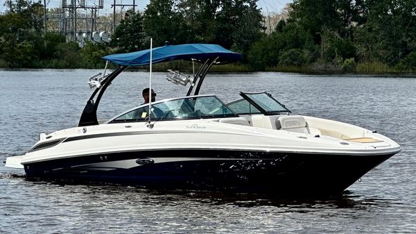 Sea Ray 240 Sundeck 