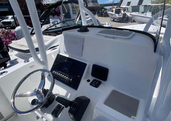 Sea-pro 222-CENTER-CONSOLE image