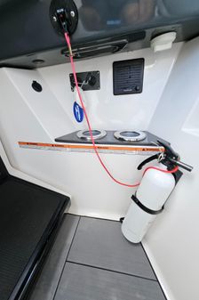 Aviara 32AV Outboard image