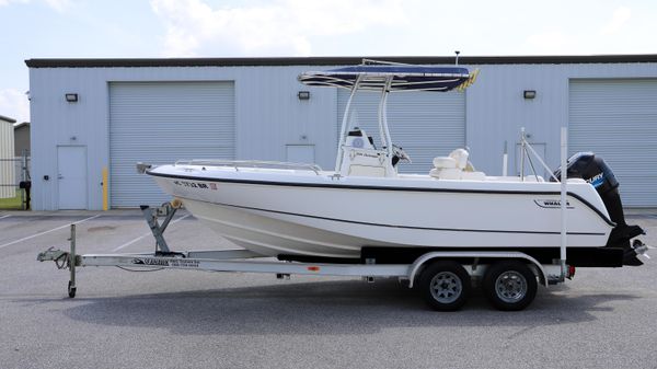 Boston Whaler 210 Outrage 