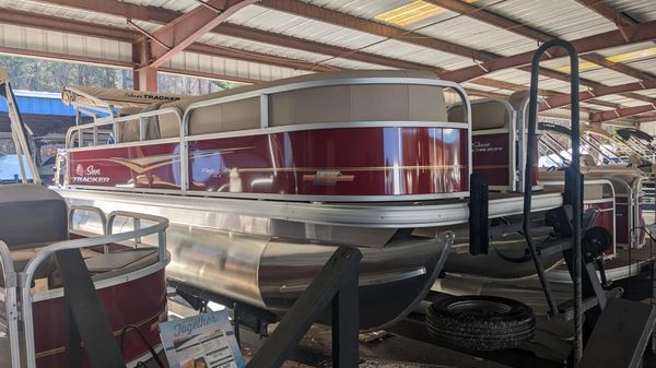 Sun Tracker Party Barge 20 DLX