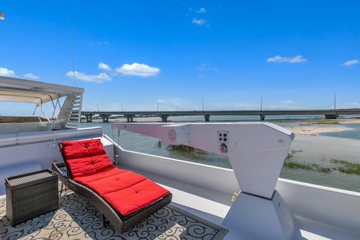 Broward Raised Pilothouse image