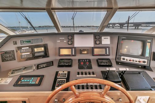 Broward Raised Pilothouse image