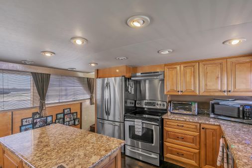Broward Raised Pilothouse image