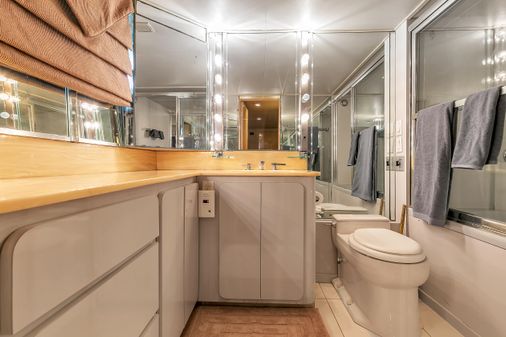 Broward Raised Pilothouse image
