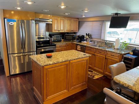 Broward Raised Pilothouse image