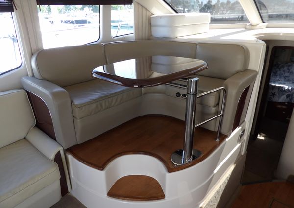 Sea Ray 44 Sedan Bridge image