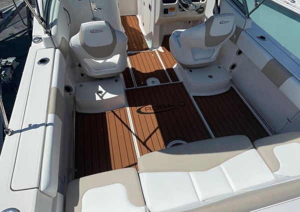 Robalo R207-DUAL-CONSOLE image