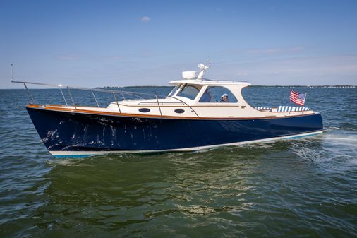 Hinckley Picnic Boat Classic image