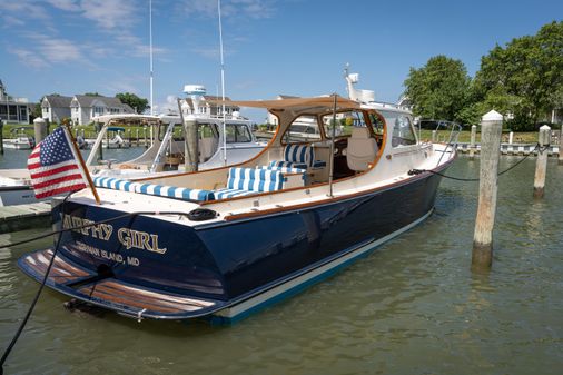 Hinckley Picnic Boat Classic image