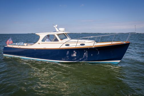 Hinckley Picnic Boat Classic image