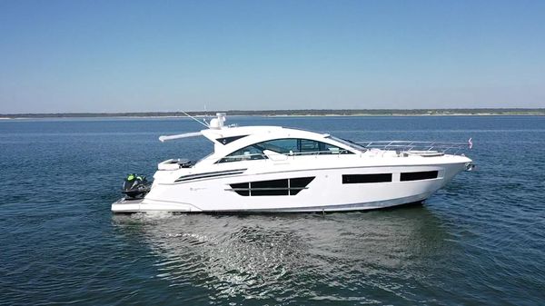 Cruisers Yachts 60 Cantius