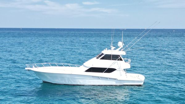 Hatteras 60 Enclosed