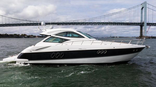 Cruisers Yachts 520 Sports Coupe image