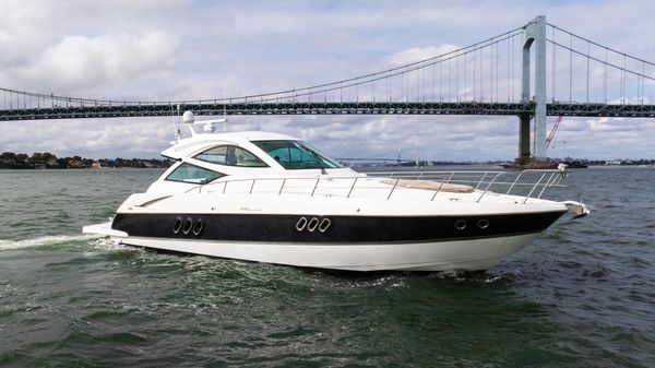 Cruisers Yachts 520 Sports Coupe image