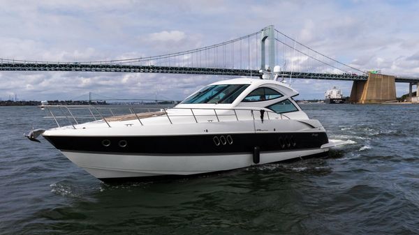 Cruisers Yachts 520 Sports Coupe image