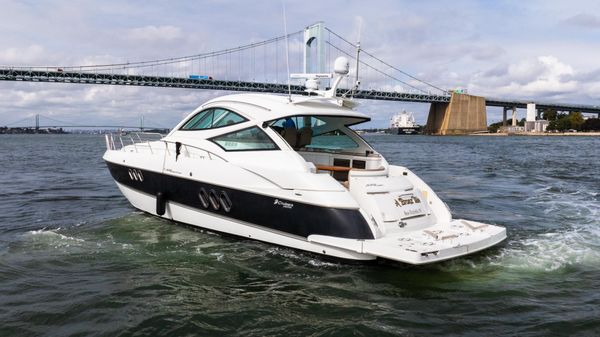 Cruisers Yachts 520 Sports Coupe image