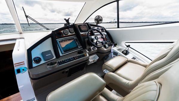 Cruisers Yachts 520 Sports Coupe image